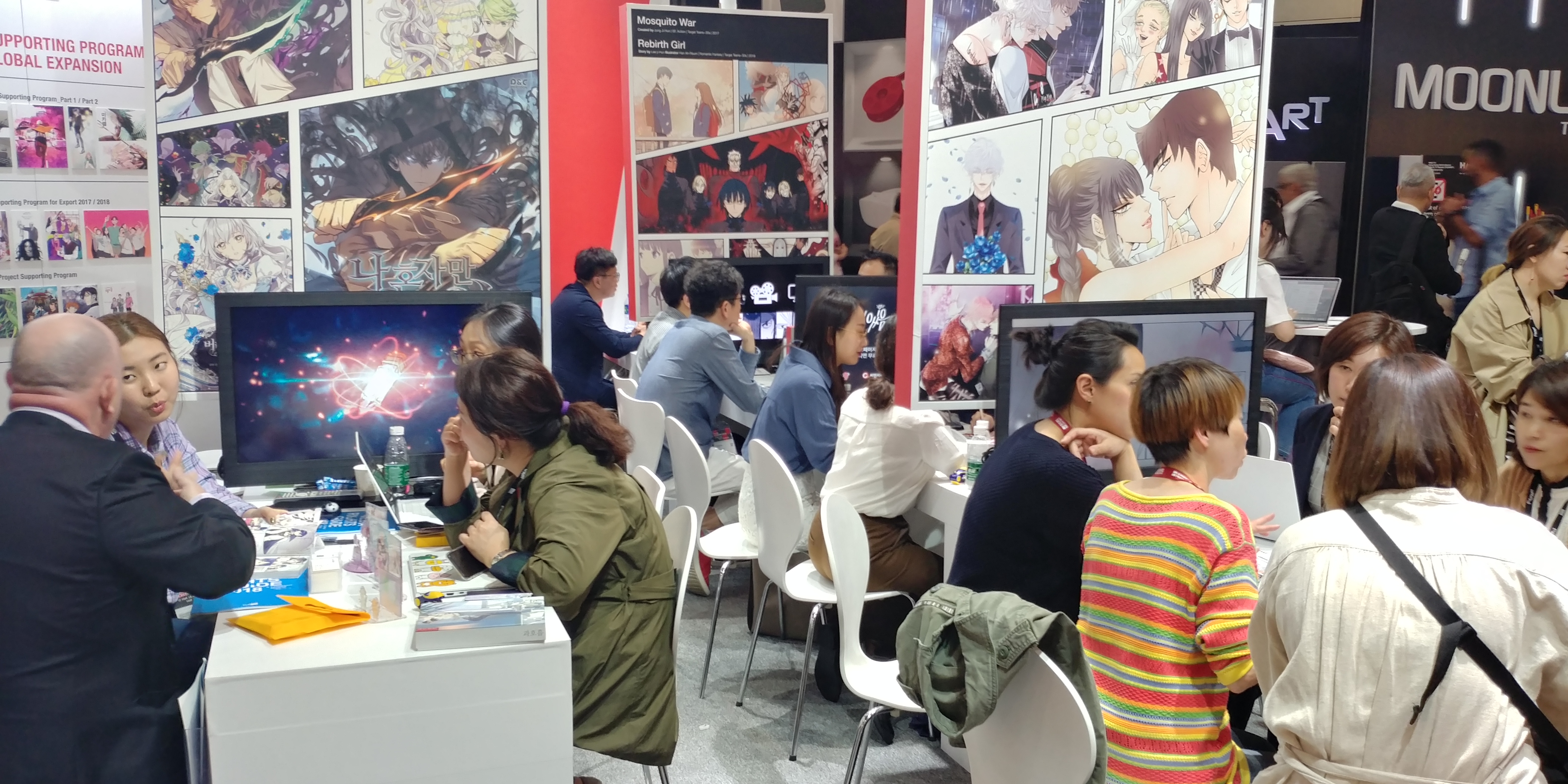 3. 2019 홍콩필마트 한국만화 공동관을 찾은 수많은 바이어들.jpg