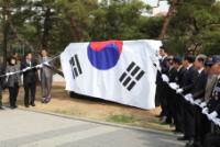 안중근 공원에 만화조형몰 '지지않는 꽃' 설치